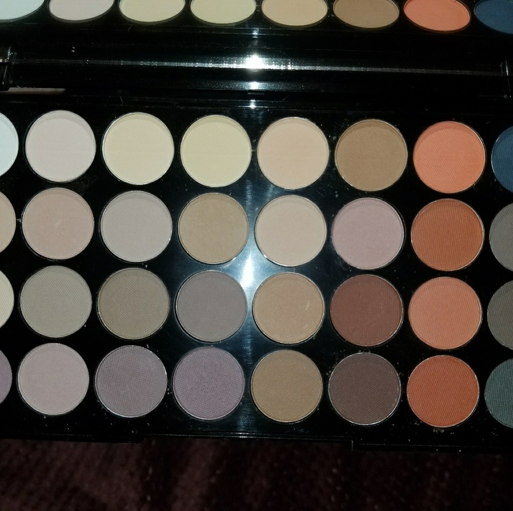 32 shade eyeshadow palette